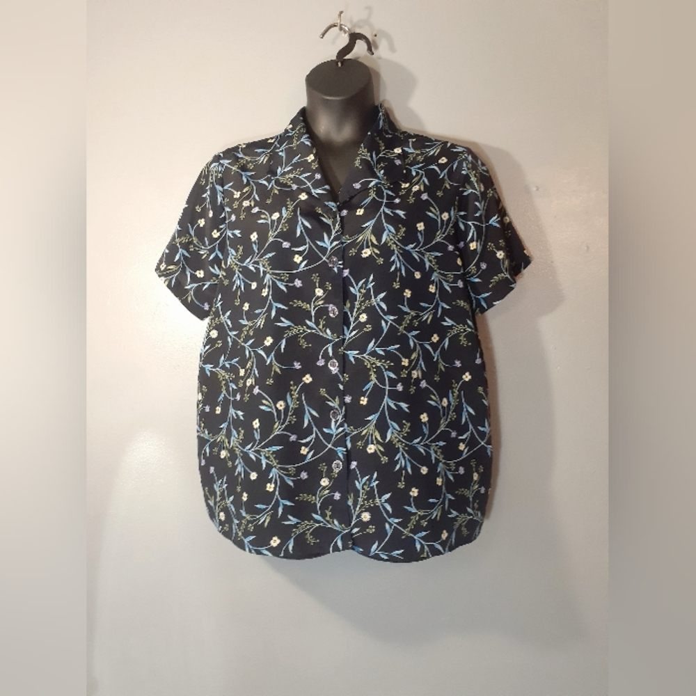 Bentley Plus Navy Floral Button-Up Top